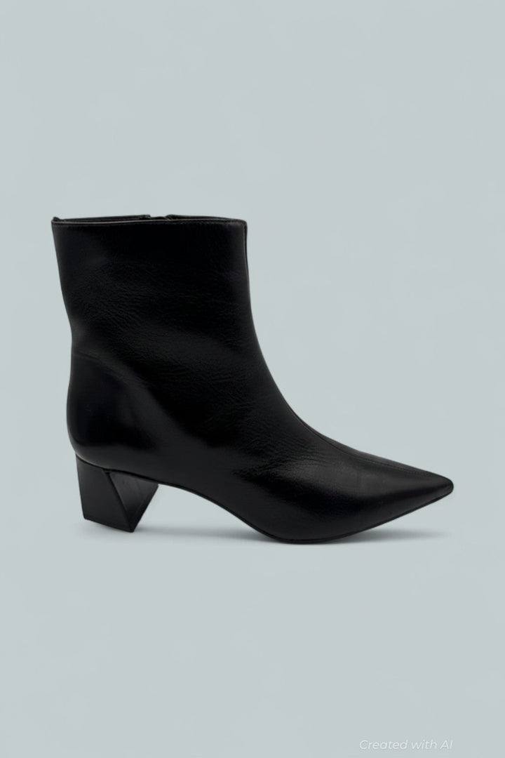 Women’s Ashli Boots - Black Leather - 8.5 - Boots