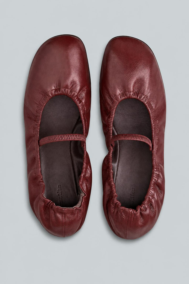 Women’s Buffy Ruched Leather Ballet Flats - Berry Jam Leather - 8 - Flats