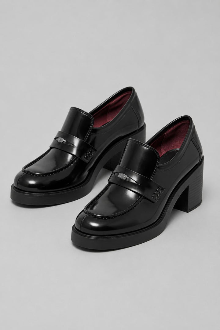 Women’s Classic Heeled Leather Lug Loafers - Perfect Black - 7 - Loafers
