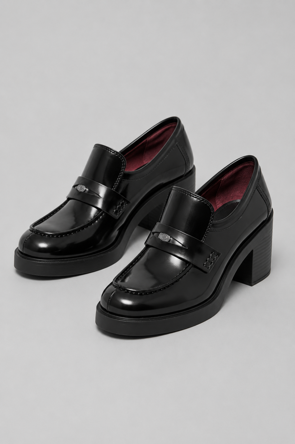 Women’s Classic Heeled Leather Lug Loafers - Perfect Black - 7 - Loafers