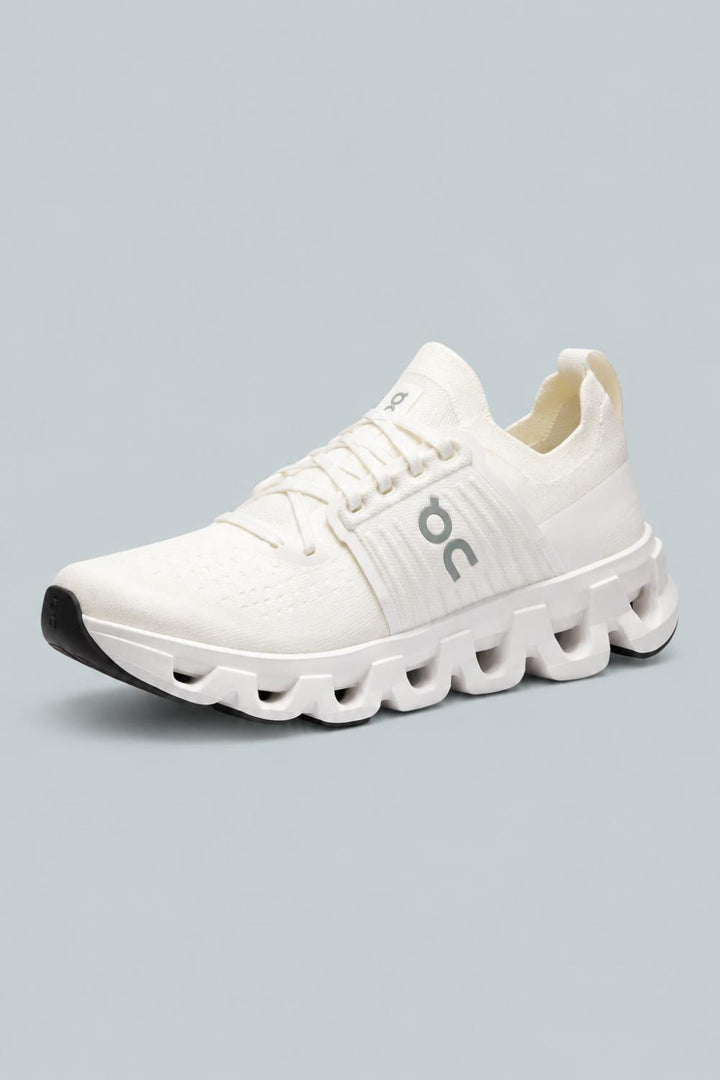 Women’s Cloudswift 4 Sneakers - White - 6 - Sneaker