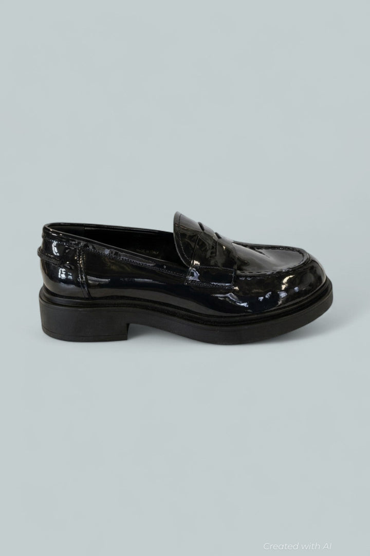 Women’s Loira Bordeaux Loafer Flats - Navy - 7 US / 37 EU - Loafers