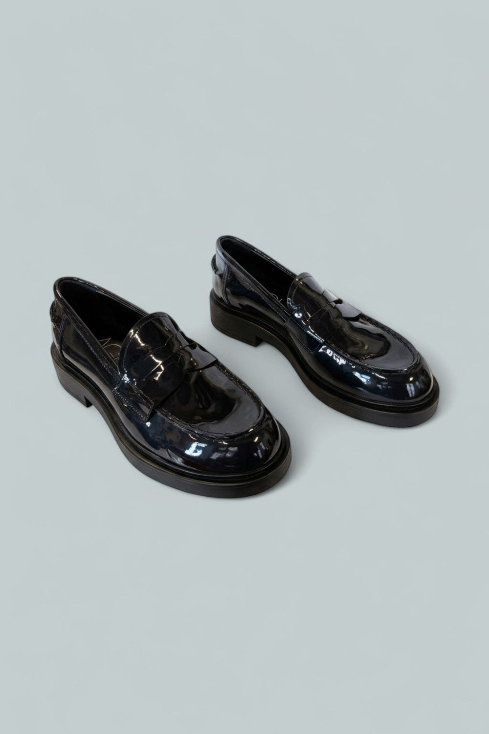 Women’s Loira Bordeaux Loafer Flats - Navy - 7 US / 37 EU - Loafers