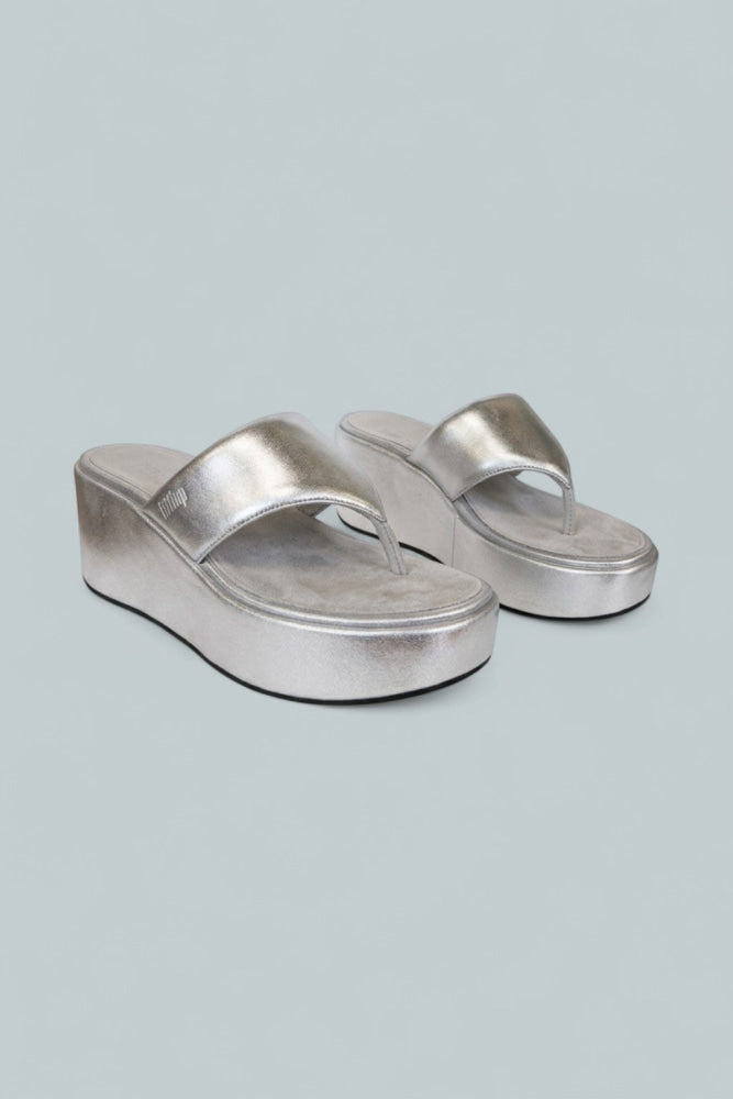Women’s Platform Wedge Thong Sandals - Silver - 7 - Sandals