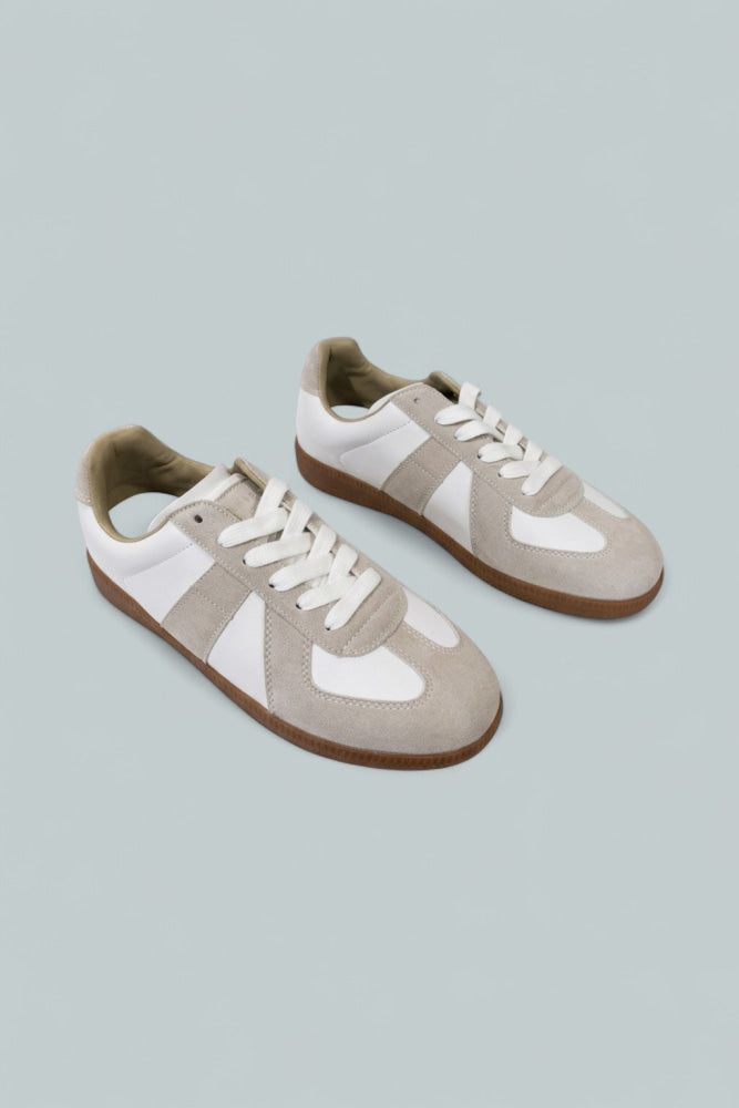 Women’s Replica Low Top Sneakers - Dirty White - 9 US / 39 EU - Sneaker