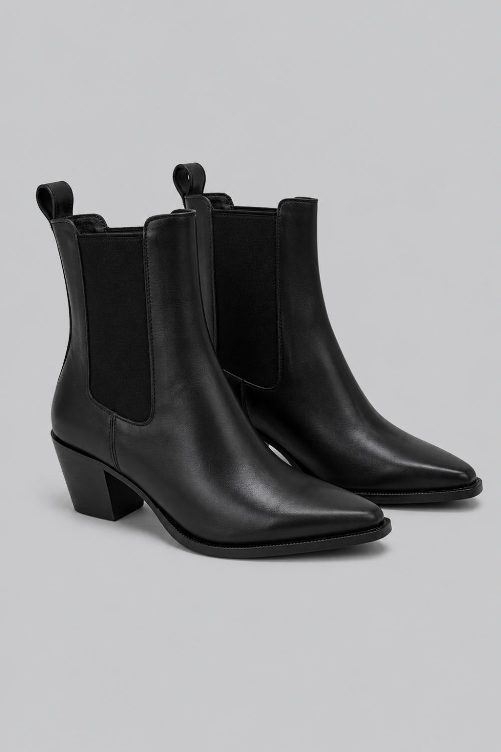 Women’s Shadie Pointed Toe Chelsea Boot - Black Leather - 6 - Bootie