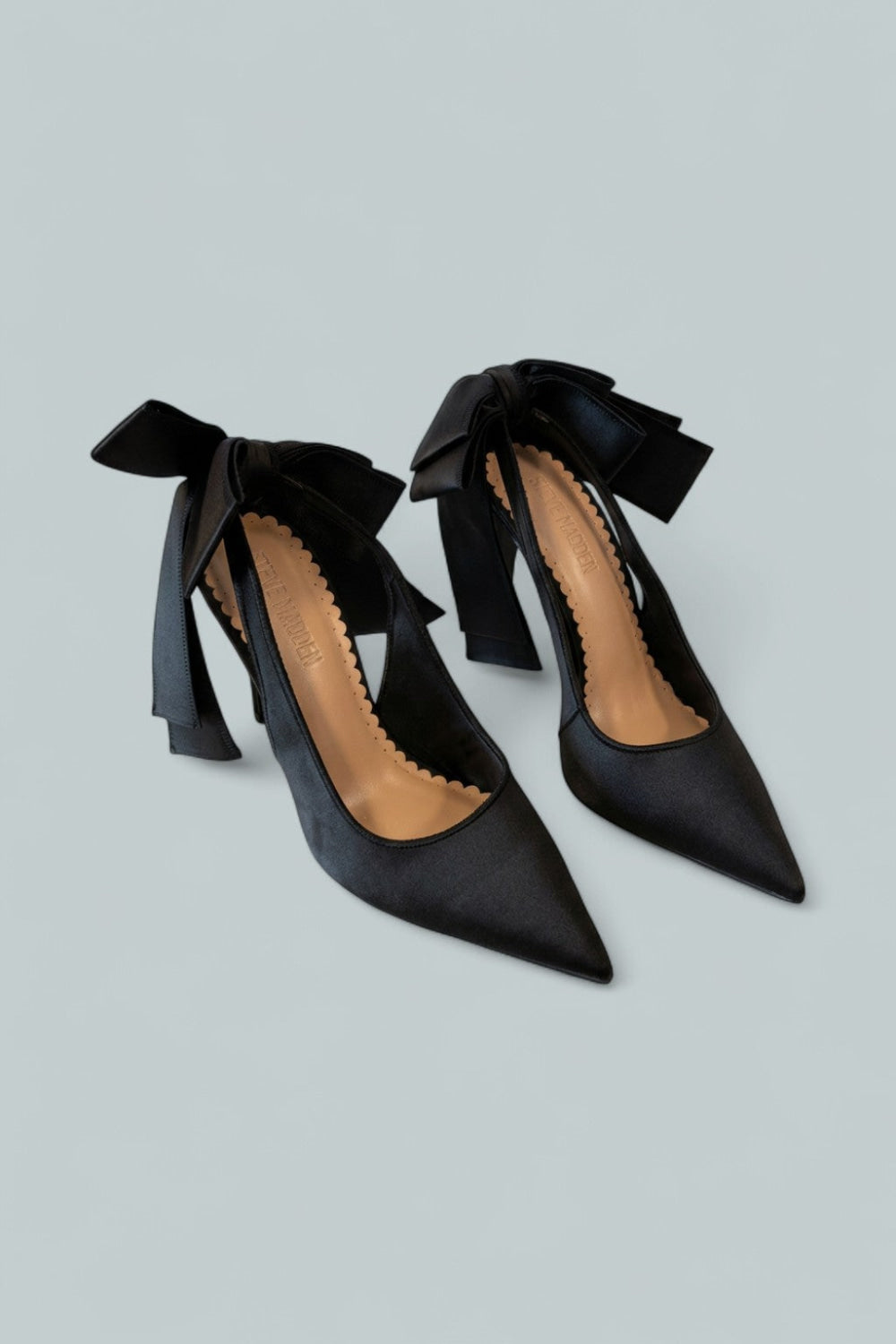Women’s Teacup Bow Pumps - Black Satin - 7 - Heels