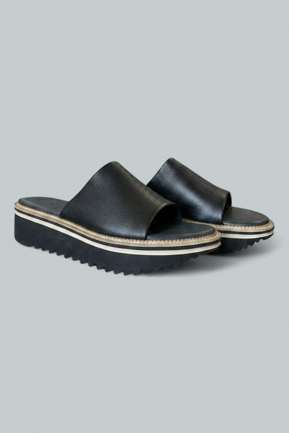 Women’s Tiki Slide Sandals - White Leather - 5.5 - Sandals
