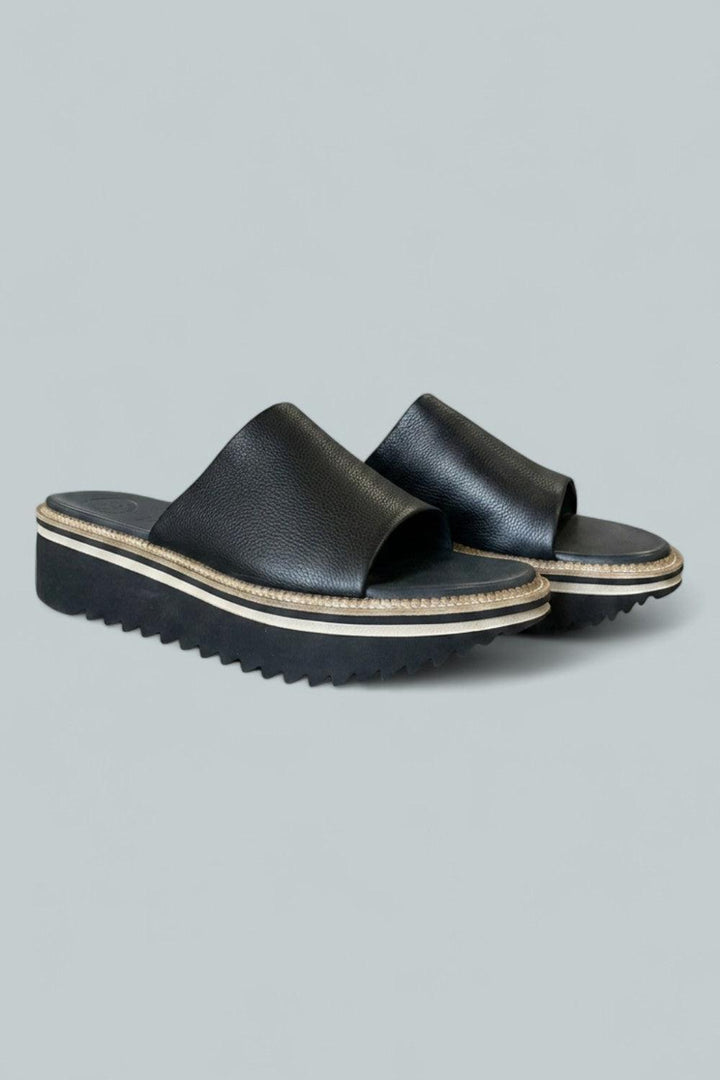 Women’s Tiki Slide Sandals - White Leather - 5.5 - Sandals