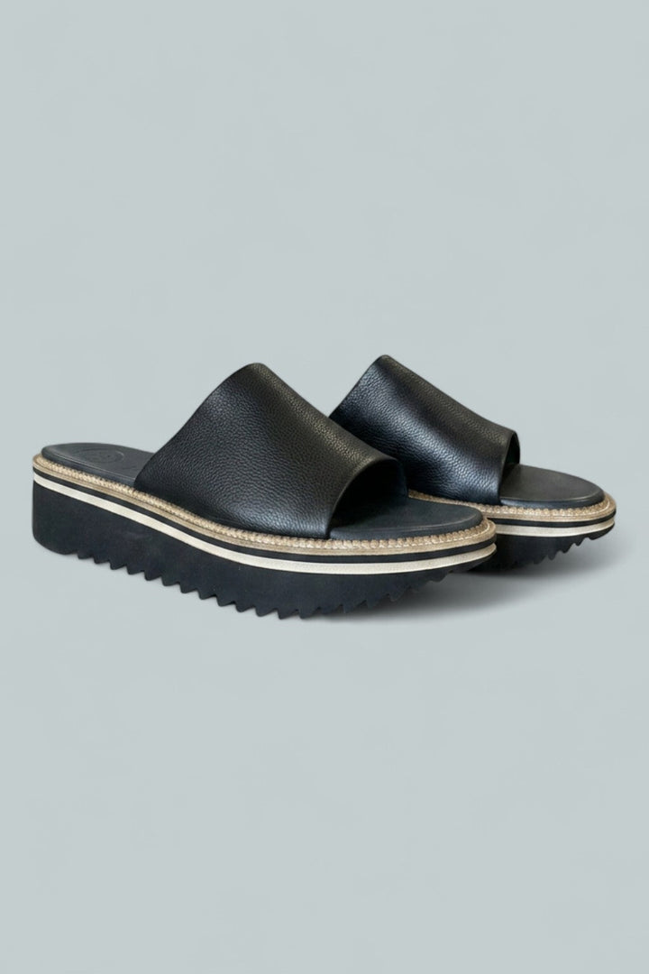 Women’s Tiki Slide Sandals - White Leather - 5.5 - Sandals