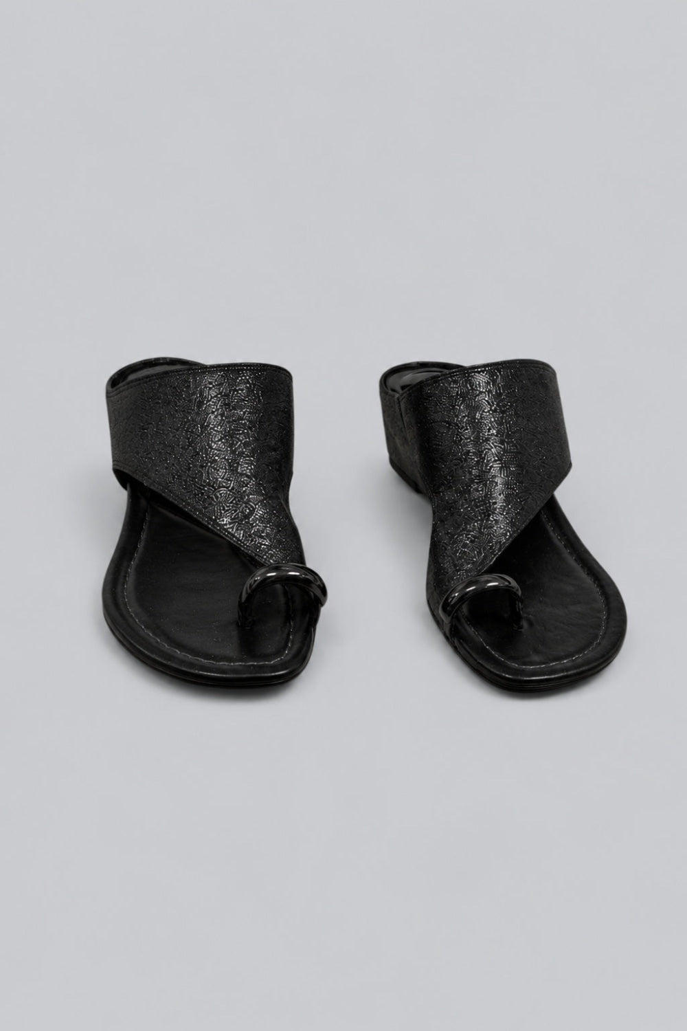 Women’s Toe Ring Wedge Sandals - Black - 8 - Sandal