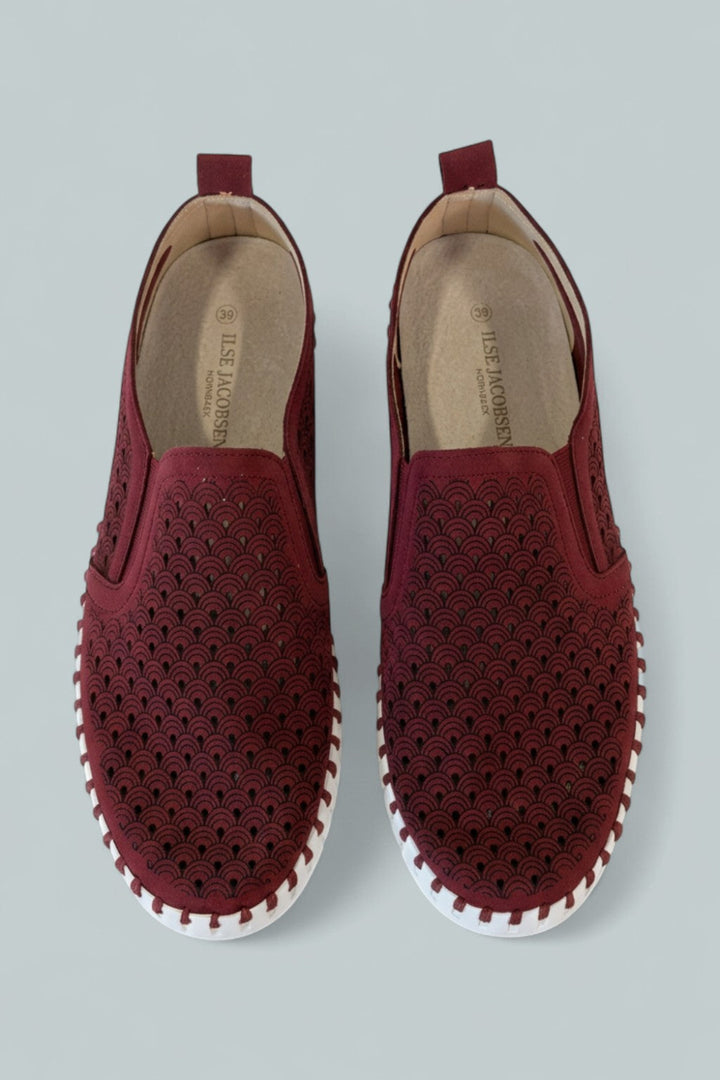 Women’s Tulip 140 Slip On Sneakers - Currents - 9 US / 39 EU - Sneaker