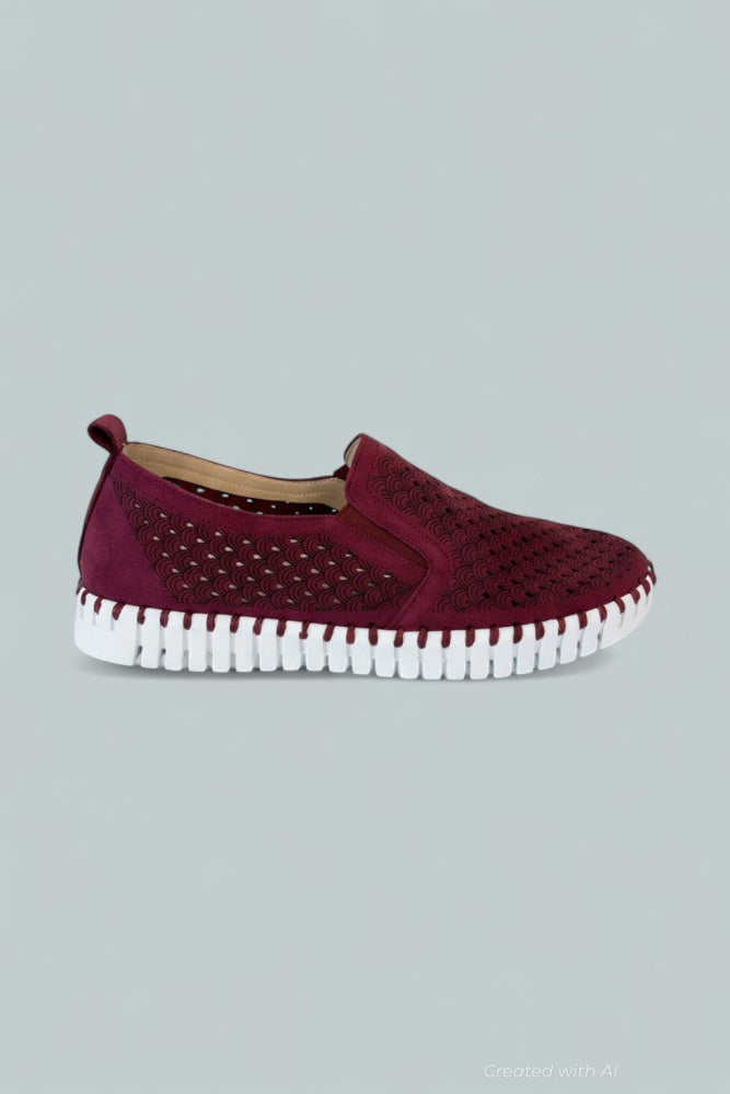 Women’s Tulip 140 Slip On Sneakers - Currents - 9 US / 39 EU - Sneaker