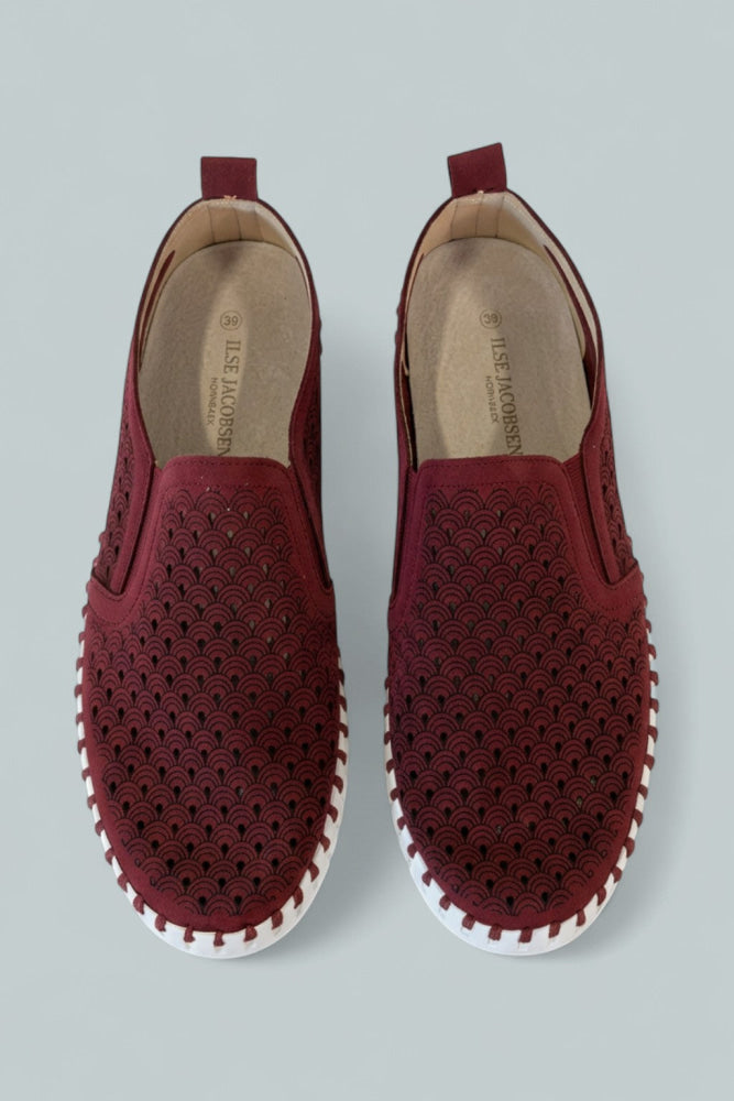 Women’s Tulip 140 Slip On Sneakers - Currents - 9 US / 39 EU - Sneaker