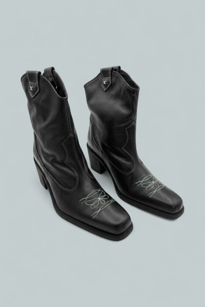 Women’s Wandering Western Boots - Black Leather - 9.5 - Bootie