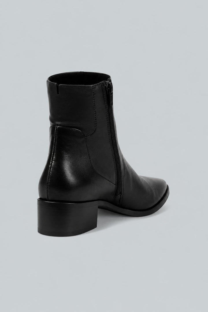 Women’s Willow Boots - Black Leather - 6 - Boots