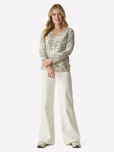 Blurred Animal V - White & Grey Blurred Animal Print